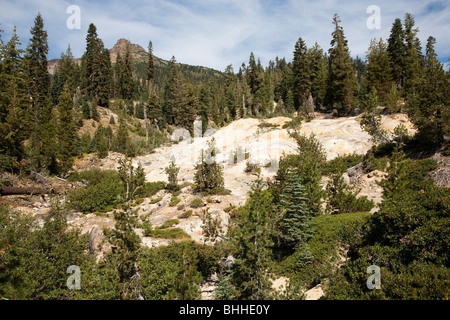 Lassen Volcanic Nationalpark in Kalifornien, USA - Lassen Peak im Hintergrund Stockfoto