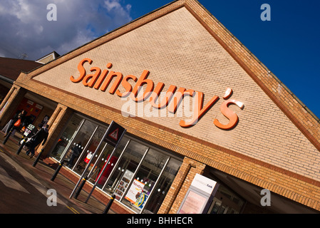 Eingang zum Sainsbury Supermarkt Store in Chippenham UK Stockfoto