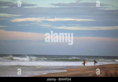 Surfer in Arugam bay in Sri Lanka. Stockfoto