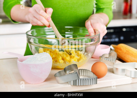 Zutaten für backen Kekse in Glasschale Stockfoto