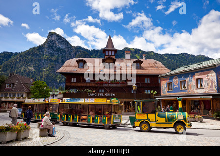 Oberammergau, Bayerische Alpen, Bayern, Deutschland, Europa - mit Kofel Berg im Hintergrund Stockfoto