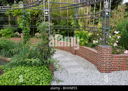 Halbrunde Plateau mit Pergola Stockfoto