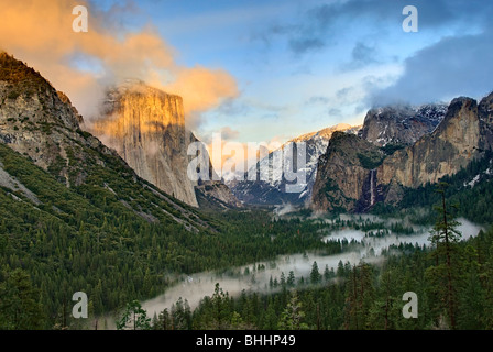 Dramatischen Blick des Yosemite Nationalparks vom Tunnel View. Stockfoto