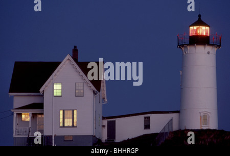 Die Cape Neddick Lighthouse ist eine berühmte amerikanische Ikone und ein klassisches Beispiel eines Leuchtturmes, befindet sich in York, Maine. Stockfoto