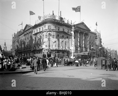 Der London Pavilion Theatre, Piccadilly Circus, London, 1902. Artist: Unbekannt Stockfoto