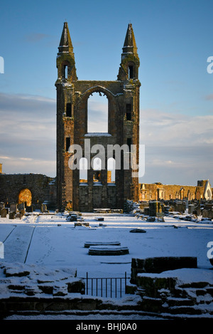 East Tower im Schnee, St Andrews Cathedral, Fife, Schottland Stockfoto