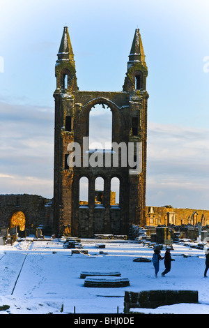 East Tower im Schnee, St Andrews Cathedral, Fife, Schottland Stockfoto