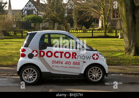 Des Arztes Auto smart Fortwo geparkt in Beaconsfield, Buckinghamshire UK Stockfoto