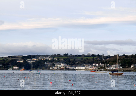 Blick von der Fähre über St Mawes nach Falmouth, Cornwall England UK Stockfoto