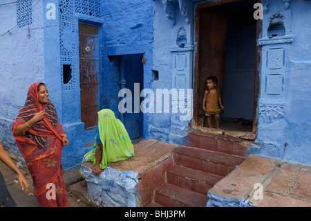 Die blau lackierten Gassen der Altstadt von Jodhpur, Rajasthan, Indien Stockfoto