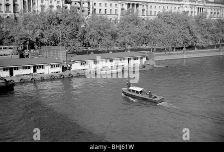 Eine Polizei starten, Victoria Embankment, London, Themse Polizei-Station, c1945-c1965. Künstler: SW Rawlings Stockfoto