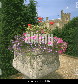 Garten Pflanzer im Walmer Castle, Deal, Kent, 1996. Künstler: J Bailey Stockfoto