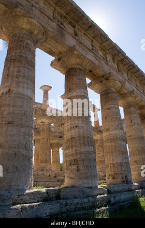 Detail der Überreste eines Tempels, Paestum, Kampanien, Italien, Europa. Stockfoto