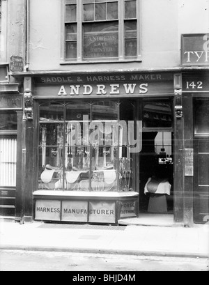 Fassade des Andreas Sattel und Gurt Shop in High Street, Oxford, Oxfordshire, c1860-c1922.  Künstler: Henry Verspottung Stockfoto