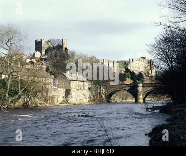 Richmond Castle und Brücke von der South West, North Yorkshire, 1987. Artist: Unbekannt Stockfoto