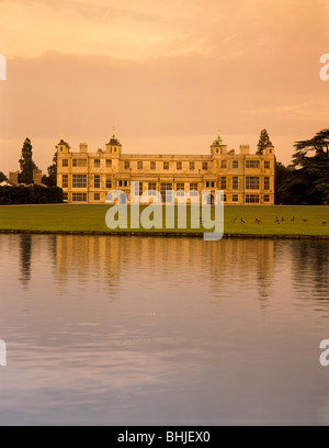 Blick auf das Haus vom See, Audley End House, Essex, 1996. Artist: Unbekannt Stockfoto