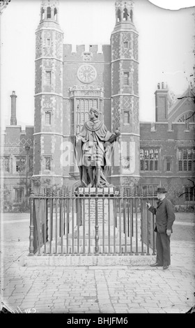 Statue von König Henry VI, Eton College, Berkshire, c1860-c1922. Künstler: Henry Verspottung Stockfoto