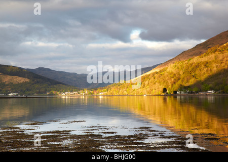 Abend über Loch Long Blickrichtung Arrochar, Schottland Stockfoto