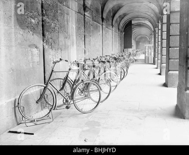 Vorderen Quad, Queens College, Oxford, Oxfordshire, 1903. Künstler: Henry Verspottung Stockfoto