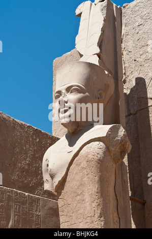 Statue der Gottheit Amun-Ra, Tempelkomplex von Karnak, Luxor Ägypten Stockfoto