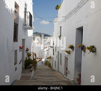 Sehen Sie hübsche Gasse, Frigiliana, Andalaucia, Spanien Stockfoto