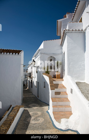 Sehen Sie hübsche Gasse, Frigiliana, Andalaucia, Spanien Stockfoto