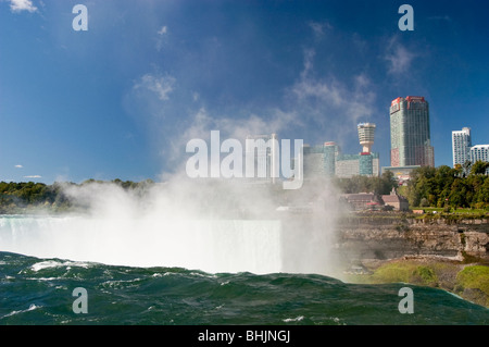 Horseshoe Falls und kanadischen Nebengebäuden von Niagara Falls State Park, NY, USA Stockfoto