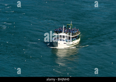 Dienstmädchen in den Nebel Schiff touristischen Boot, Niagara Falls, USA, Kanada Stockfoto