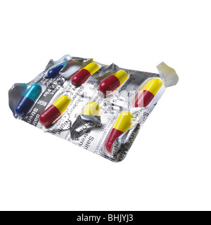 blaue, rote und gelbe Grippe Kapseln auf weißem Hintergrund Stockfoto