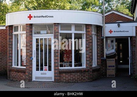 Britische Rote Kreuz Charity Shop, Wantage, Oxfordshire, Vereinigtes Königreich. Stockfoto