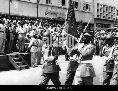 Militär, Kongo, Armee, Infanterie, Parade in Leopoldville, Farbpartei des 2. Infanterieregiments, 22.11.1960, Stockfoto