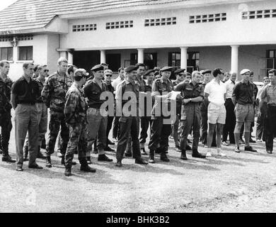 Militär, Kongo, Armee, Söldner, Ausbildung, Rollenruf, Kapitän Siegfried Mueller in der Mitte, Kamina, Provinz Katanga, September 1964, Stockfoto