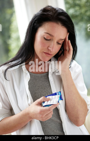 Frau mit Kopfschmerzen Stockfoto