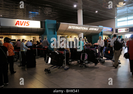 Internationale Reisende in Kapstadt Flughafen Ankunftshalle Südafrika Stockfoto
