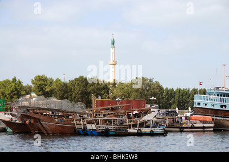 Dhaus in Sharjah Creek, Vereinigte Arabische Emirate Stockfoto