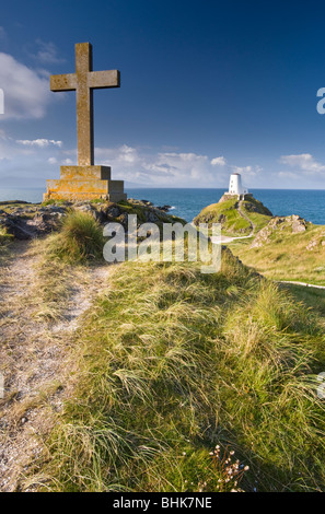 Leuchtturm auf Llanddwyn Island National Nature Reserve, in der Nähe von Newborough, Anglesey, North Wales, UK Stockfoto