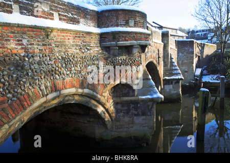 Des Bischofs die mittelalterliche Brücke über den Fluss Wensum in Norwich, Norfolk, Großbritannien. Stockfoto