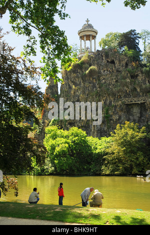 LES BUTTES CHAUMONT, PARIS Stockfoto