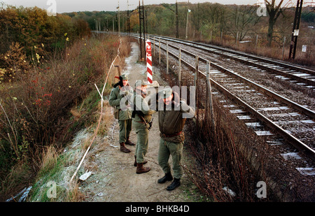 Polnischen Grenze Wache Offiziere auf Patrouille bei Tagesanbruch an der deutsch-polnischen Grenze, Polen Stockfoto