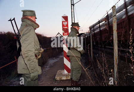 Polnischen Grenze Wache Offiziere auf Patrouille bei Tagesanbruch an der deutsch-polnischen Grenze, Polen Stockfoto