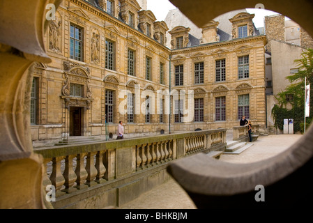 HOTEL DE SULLY, VIERTEL MARAIS, PARIS Stockfoto