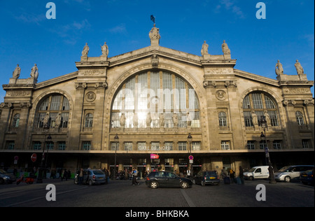 Haupteingang und Vorderseite des Bahnhofs La Gare Du Nord in Paris, Frankreich. Stockfoto