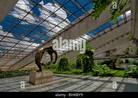 Innenansicht des Nationaltheaters in Brasilia, Brasilien, entworfen von berühmten Architekten Oscar Niemeyer. Stockfoto