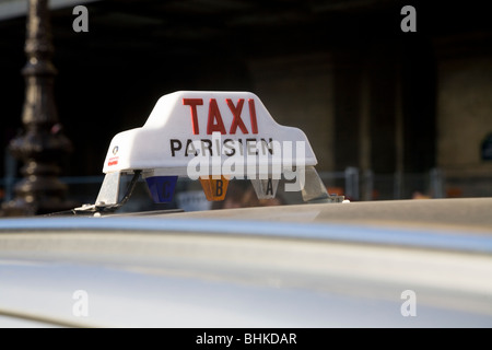 Taxi-Licht / top Licht / Dach Taxilight auf Paris / Parisien / Parisian Taxis. Stockfoto