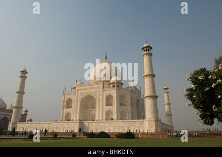 Das Taj Mahal, eines der architektonischen Wunder der Welt, Agra, Uttar Pradesh, Indien Stockfoto