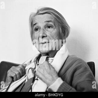 Sarraute, Nathalie, 18.7.1900 - 19.10.1999, französischer Autor, halbe Länge, 25.6.1986, Stockfoto