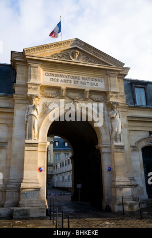 Haupteingang und Vorderseite des Conservatoire des Arts et Métiers. 292 rue Saint-Martin 75003 Paris, Frankreich. Stockfoto