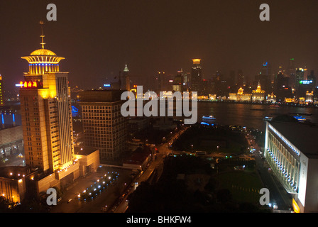 Aussicht auf den Bund aus der Oriental Pearl TV Tower in der Pudong-Area von Shanghai, China, Asien Stockfoto