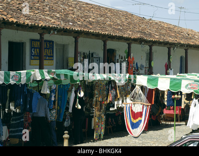 El Salvador. Suchitoto Stadt. Straßenszene. Handwerk-Arbeit. Stockfoto