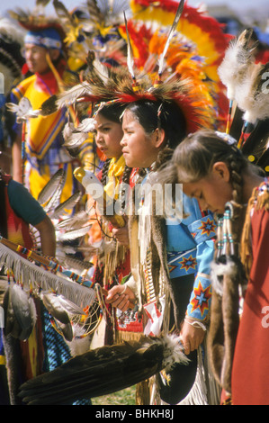 Indischer Tanz-Show konkurrieren Wettbewerb ethnischen Indianer Kostüm Tradition Stamm tribal Wettbewerb Richter Eventkultur kulturelle Stockfoto